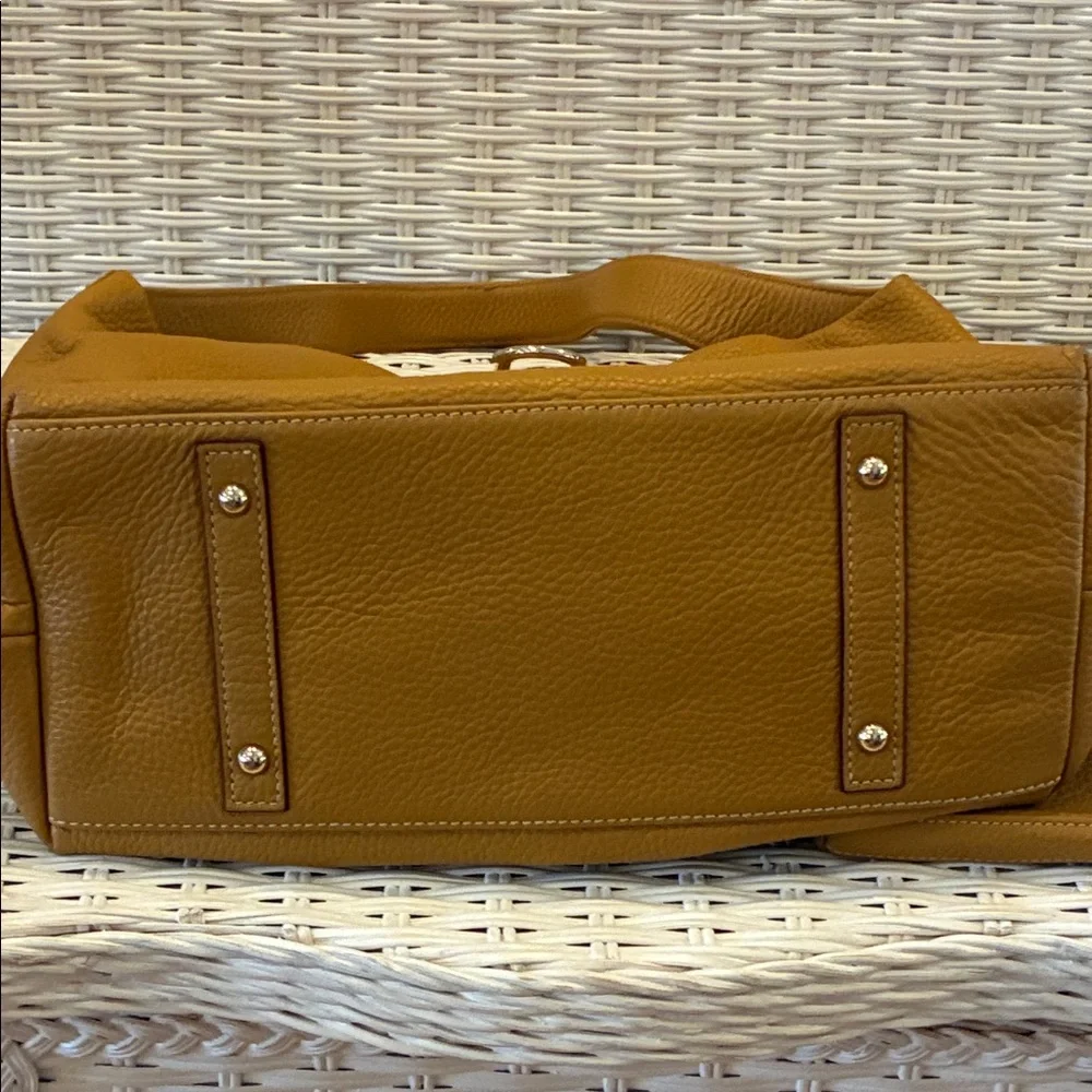 🆕 Dooney & Bourke Leather Shoulder Bag - Excellent Used Condition
